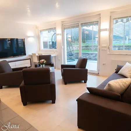 Deluxe Apartma Jana 아파트 *