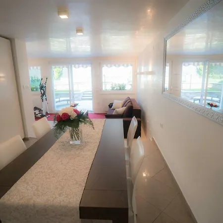 Deluxe Apartma Jana Apartment